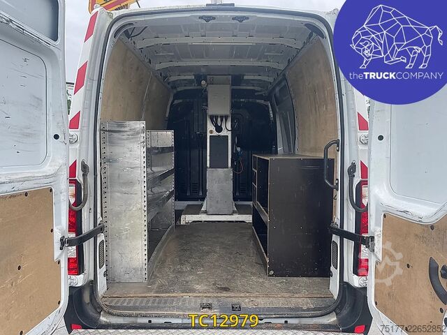 Plataforma elevatória Renault Master 145.35 klubb