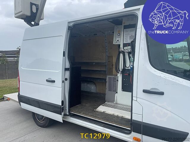 Plataforma elevatória Renault Master 145.35 klubb