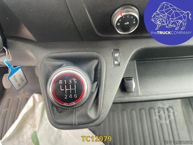 Plataforma elevadora Renault Master 145.35 klubb