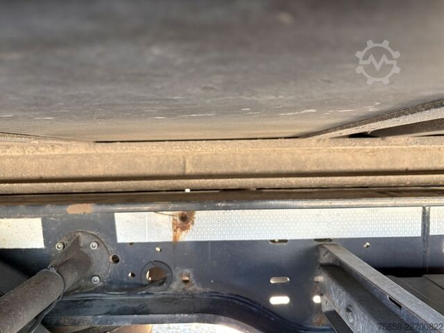 フラットベッドとタープ付きのスワップボディ Wecon Jumbo XXL Innen 3090 mm Hubdach Verzinkt