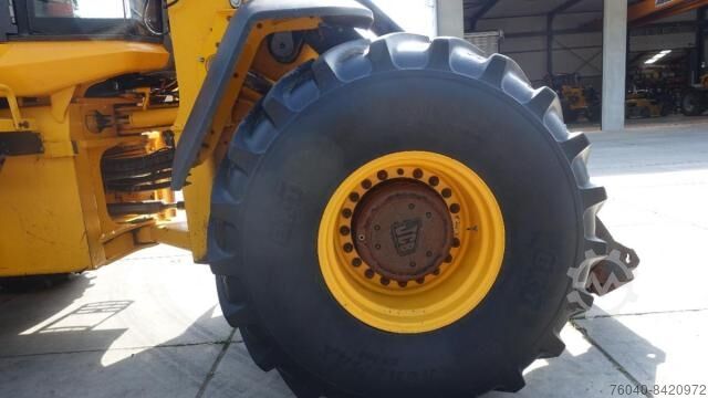 รถตักล้อยาง JCB 426 HT