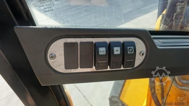รถตักล้อยาง JCB 426 HT