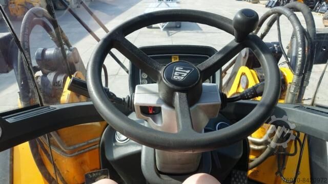 รถตักล้อยาง JCB 426 HT