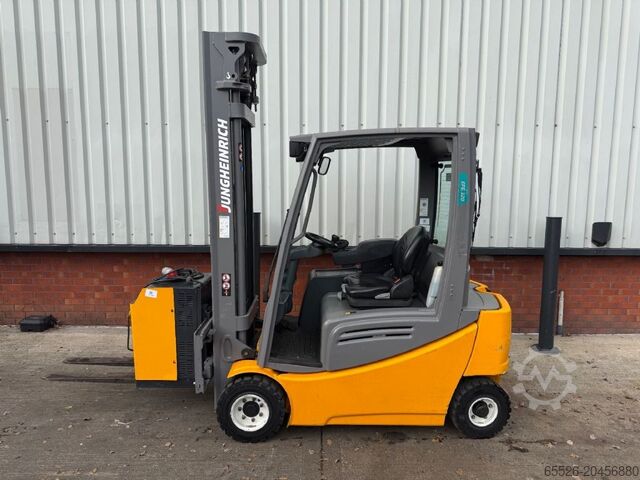 Elektrinis keturių ratų krautuvas Jungheinrich EFG 320 / 4586 Std.