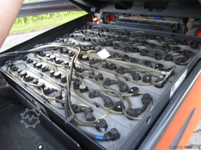 Empilhador eléctrico de 4 rodas Linde E25L-01