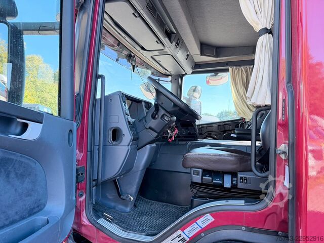 Kamion për transport bagëtish SCANIA P320 EHC Aufbau 6-7 Pferde Wohnung