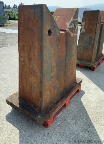 2 V-образные опоры из чугуна Supports en V en fonte