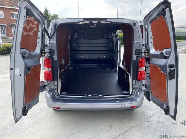 Furgonetă Fiat E-Scudo F4311 L2 50KWH