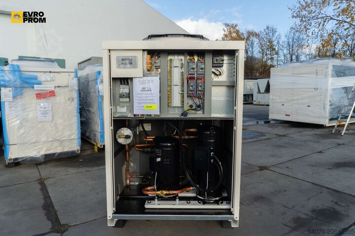 Enfriador New Aircooled chiller CLIVET WSAT XEE 402 101 KW. 2025 yom