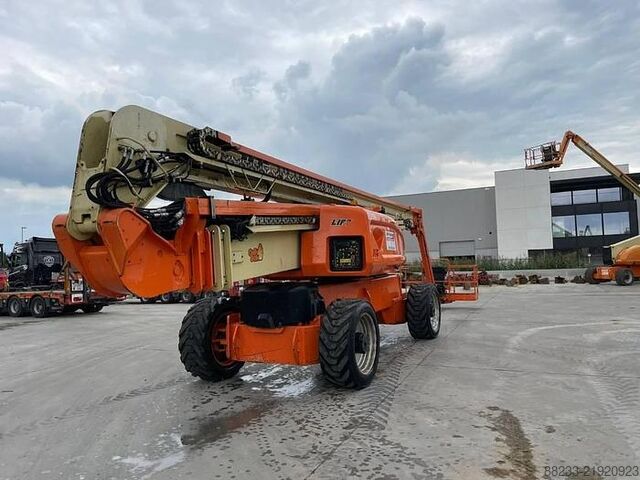 Ridicator cu braț articulat JLG 1250AJP