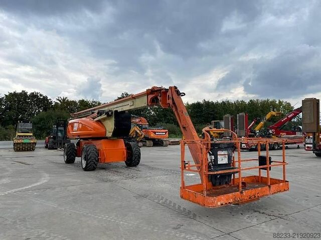Ridicator cu braț articulat JLG 1250AJP