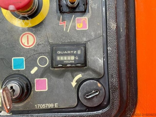 Ridicator cu braț articulat JLG 1250AJP