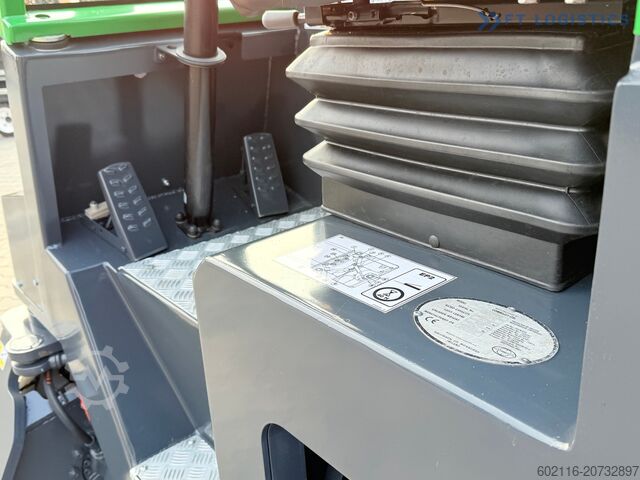 4ウェイ・フォークリフト Combilift C4000CB TRIPLEX 5200MM FREE-LIFT TOP 1