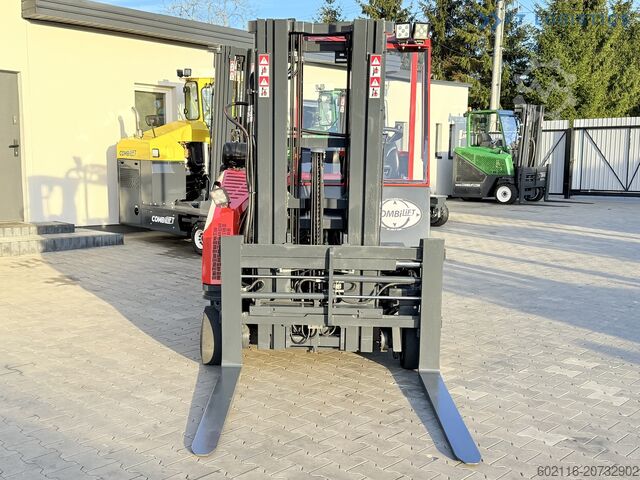 四方向フォークリフト Combilift C3000CB GAS TRIPLEX 4900 FREE-LIFT
