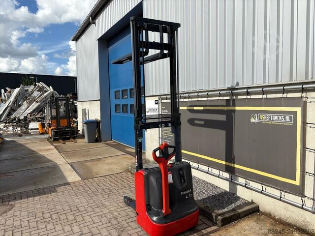 VS-22330 مكدس كهربائي Linde L10b ارتفاع رفع 2,424 مم سنة الصنع 2012 LINDE l10b