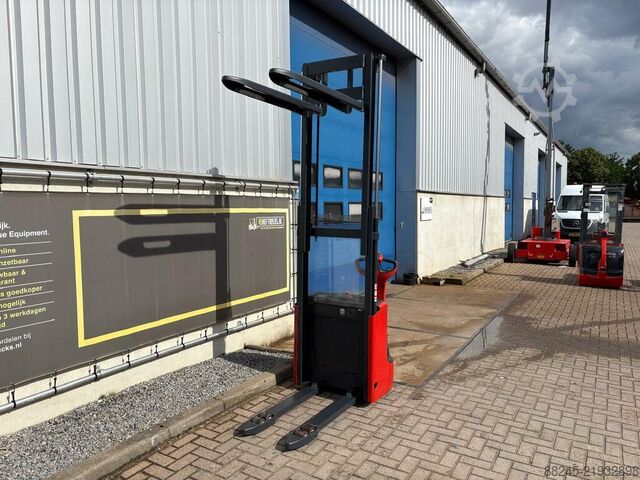 VS-22330 مكدس كهربائي Linde L10b ارتفاع رفع 2,424 مم سنة الصنع 2012 LINDE l10b