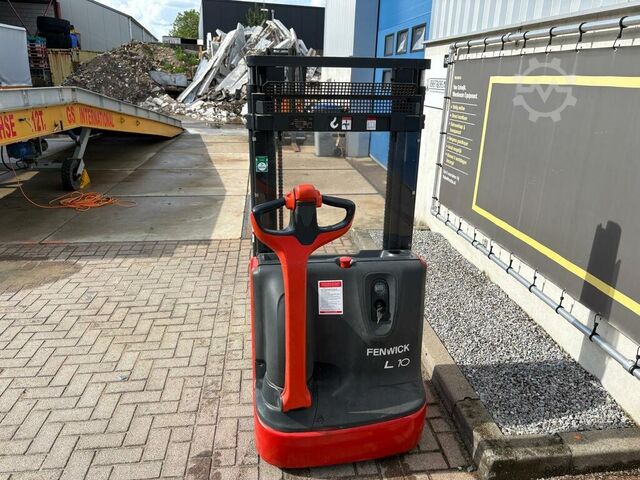 VS-22330 مكدس كهربائي Linde L10b ارتفاع رفع 2,424 مم سنة الصنع 2012 LINDE l10b