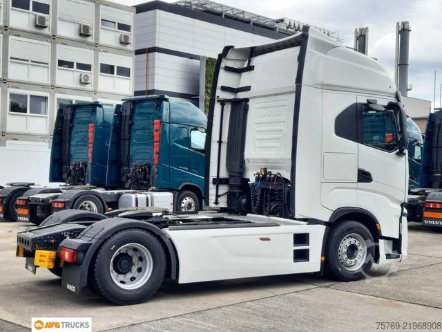 Стандартный седельный тягач IVECO S-WAY 490 Intarder Standklima 2xTank