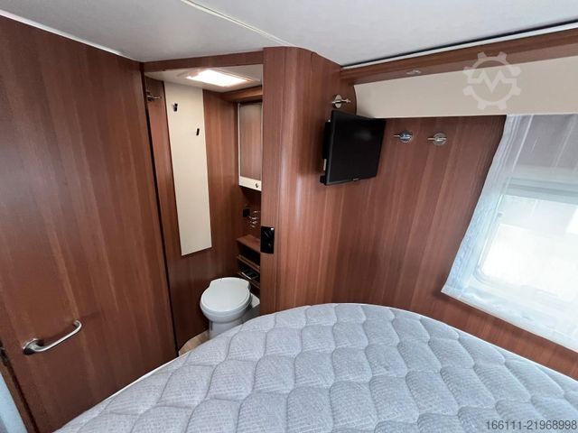 Integrált lakóautó LMC Explorer Comfortline 720G - Queens/Hubbett -