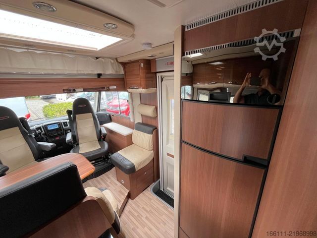 Integrált lakóautó LMC Explorer Comfortline 720G - Queens/Hubbett -