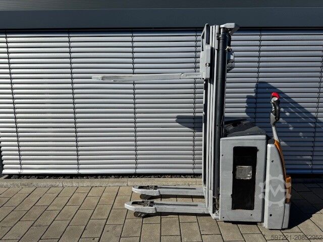 Apiladores de palés Still EXV14I Initalhub Triplex