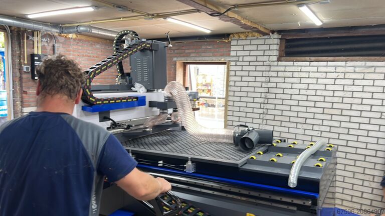 Bearbeitungszentrum DMA MACHINERY-ROUTERS EXPRESS1326-ATC