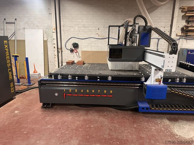 Bearbeitungszentrum DMA MACHINERY-ROUTERS EXPRESS1326-ATC