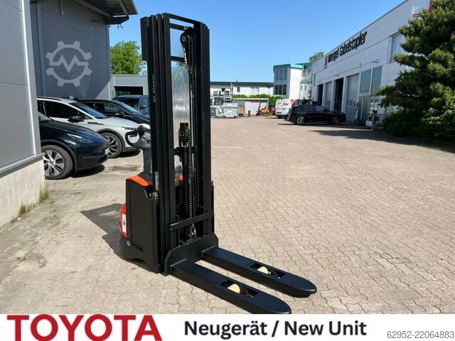 Hochhubwagen Toyota SWE 140, Neu!