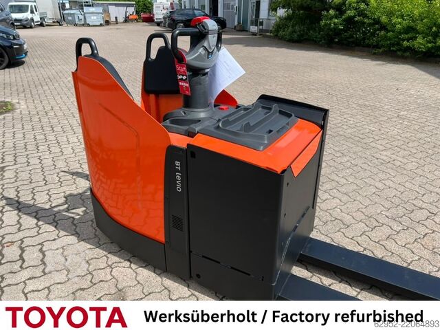 Porta-paletes manual Toyota LPE 250 / Akku überh.!