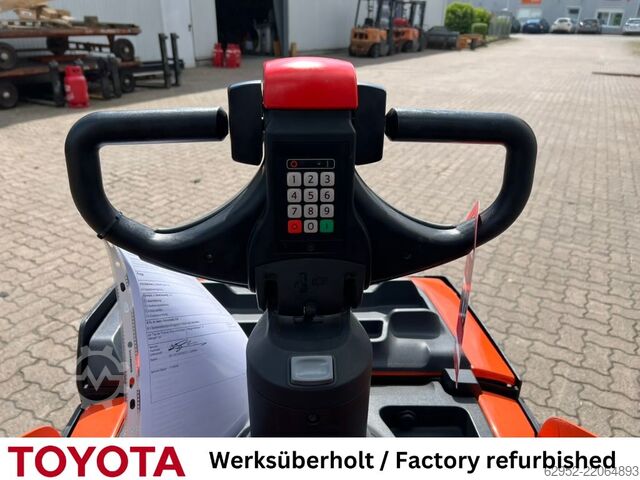 Porta-paletes manual Toyota LPE 250 / Akku überh.!