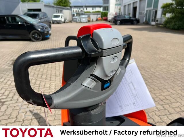 Porta-paletes manual Toyota LPE 250 / Akku überh.!