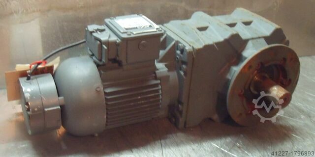 Редукторный двигатель 0,75 кВт 28 об/мин BAUER BK30-21V