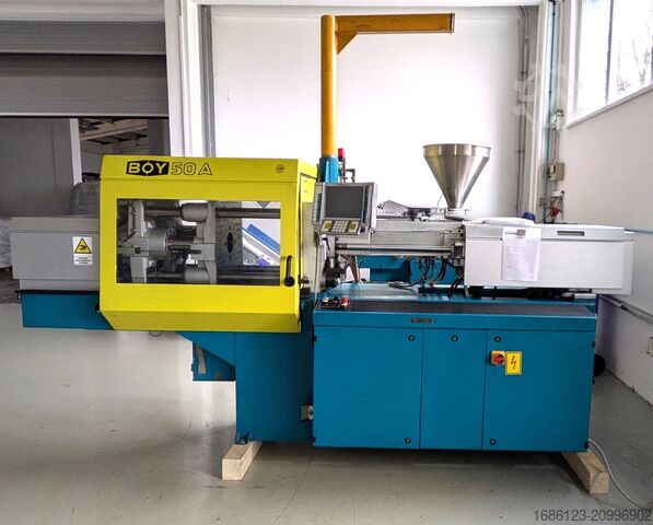 Stroj za brizganje BOY 50 A