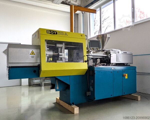 Stroj za brizganje BOY 50 A