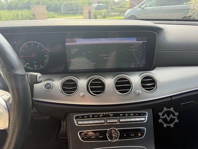 Mercedes-Benz Classe E Carrinha 300 de AMG Line 2020 LED / ACC / Couro MARGE MERCEDES-BENZ E-klasse Estate 300 de AMG Line 2020 Led / ACC / Leder