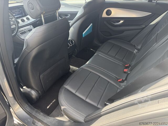 Mercedes-Benz Classe E Carrinha 300 de AMG Line 2020 LED / ACC / Couro MARGE MERCEDES-BENZ E-klasse Estate 300 de AMG Line 2020 Led / ACC / Leder