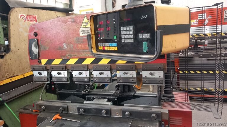 Shtypëse palosëse RG 25-12 DBM3 TASK SCHIAVI-AMADA RG 25-12 DBM3