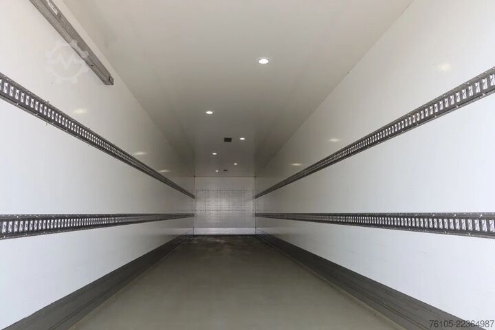 Box body Heiwo TGM Heiwo city trailer geïsoleerd + Dhollandia ...