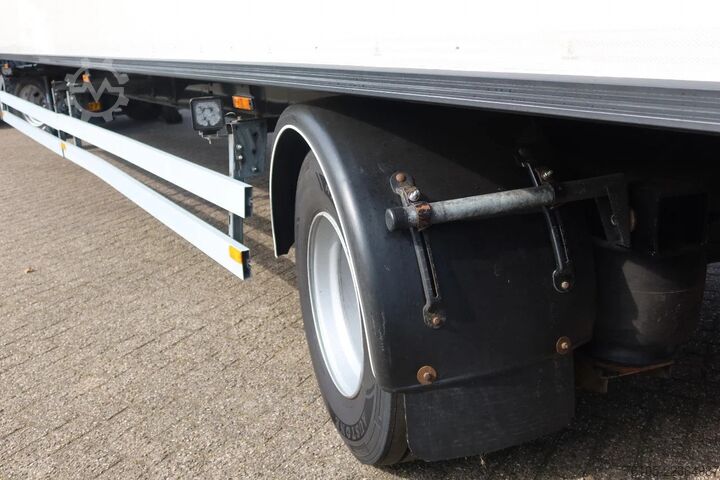 Box body Heiwo TGM Heiwo city trailer geïsoleerd + Dhollandia ...