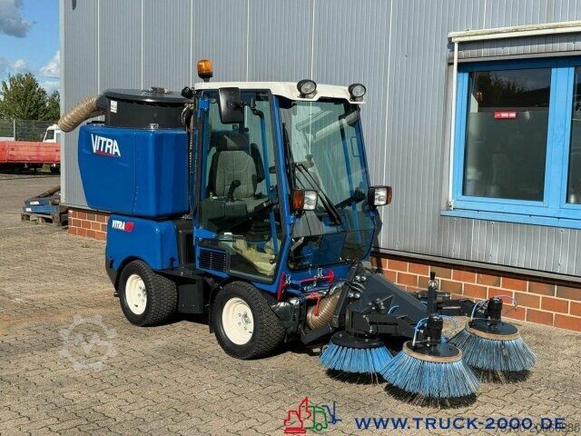Stroj za čišćenje cesta Iseki Iseki VITRA 2030 4x4 - 4 Besensystem Laubsauger