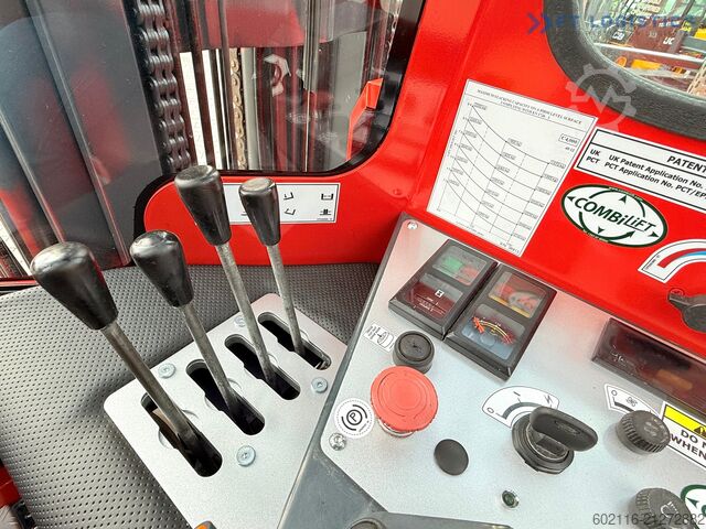 Carrello elevatore a 4 vie Combilift C4000 / TRIPLEX / 9300MM / GAS / TOP1