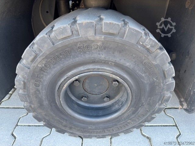 Tow Tractor Still R07-25