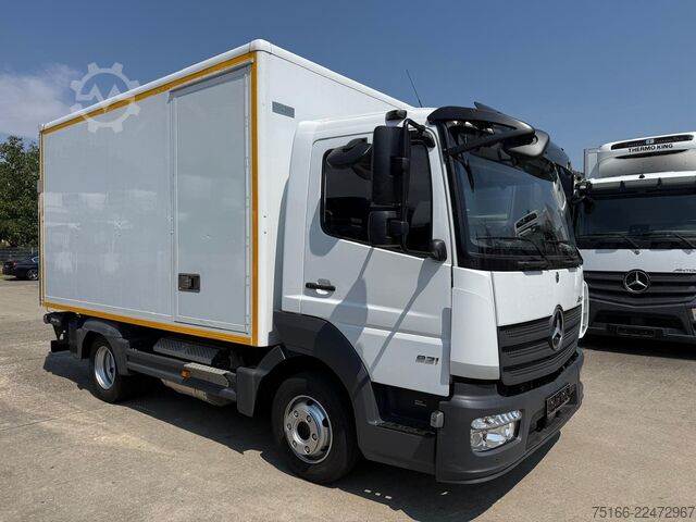 বক্স ভ্যান MERCEDES-BENZ ATEGO 821 L Koffer 4,10 m LBW 1 T*SEITENTÜRE