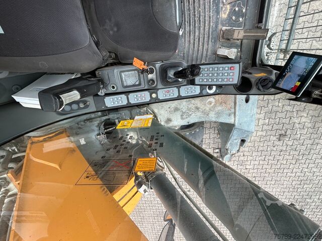 轮式挖掘机 LIEBHERR LH 24 Litronic mit Abbruch- / Sortiergreifer