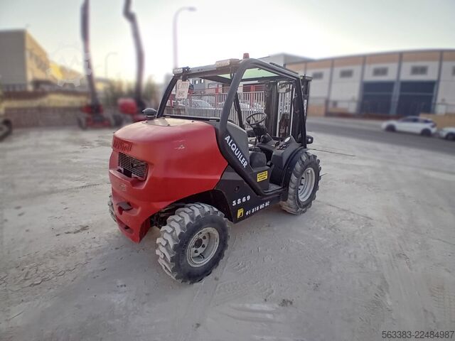 Pirunë ngritës jashtë rruge Manitou MC18.4 D