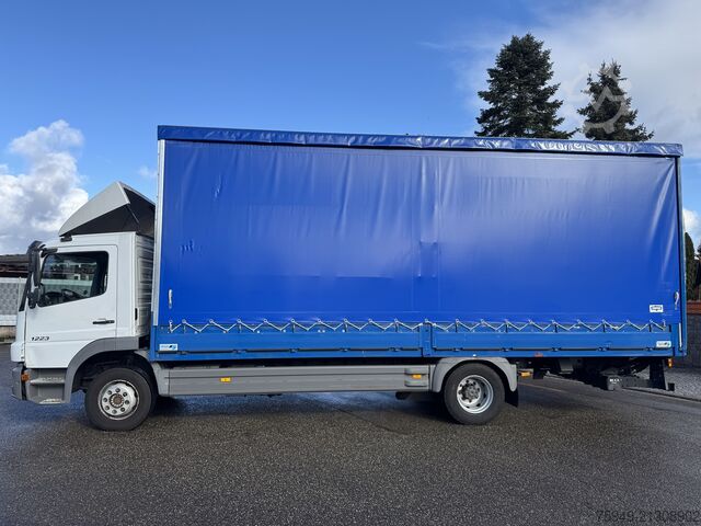 Atego 1223 L skrzynia/plandeka 7,30m windy załad. Mercedes-Benz Atego 1223 L Pritsche/Plane 7,30m LBW