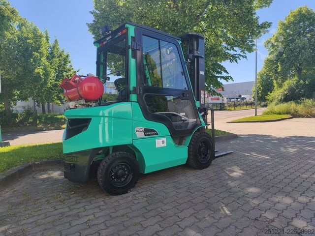 Навантажувачі LPG Mitsubishi FG25N