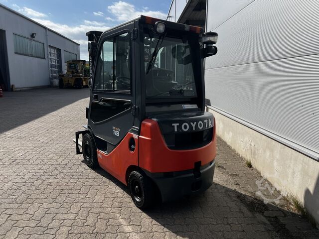 Dieselový vysokozdvižný vozík Toyota 02-8 FDF 18