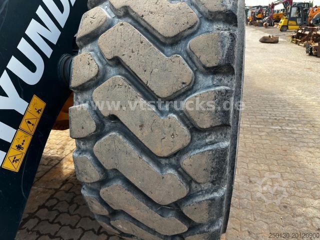 Utovarivač na kotačima HYUNDAI HL 970 A 4x4 Radlader Kamera Klima ZSA 522 Std