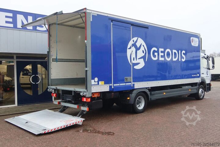 여행 가방 Mercedes-Benz Atego 1218 Bakwagen + Laadklep DHollandia 1500kg